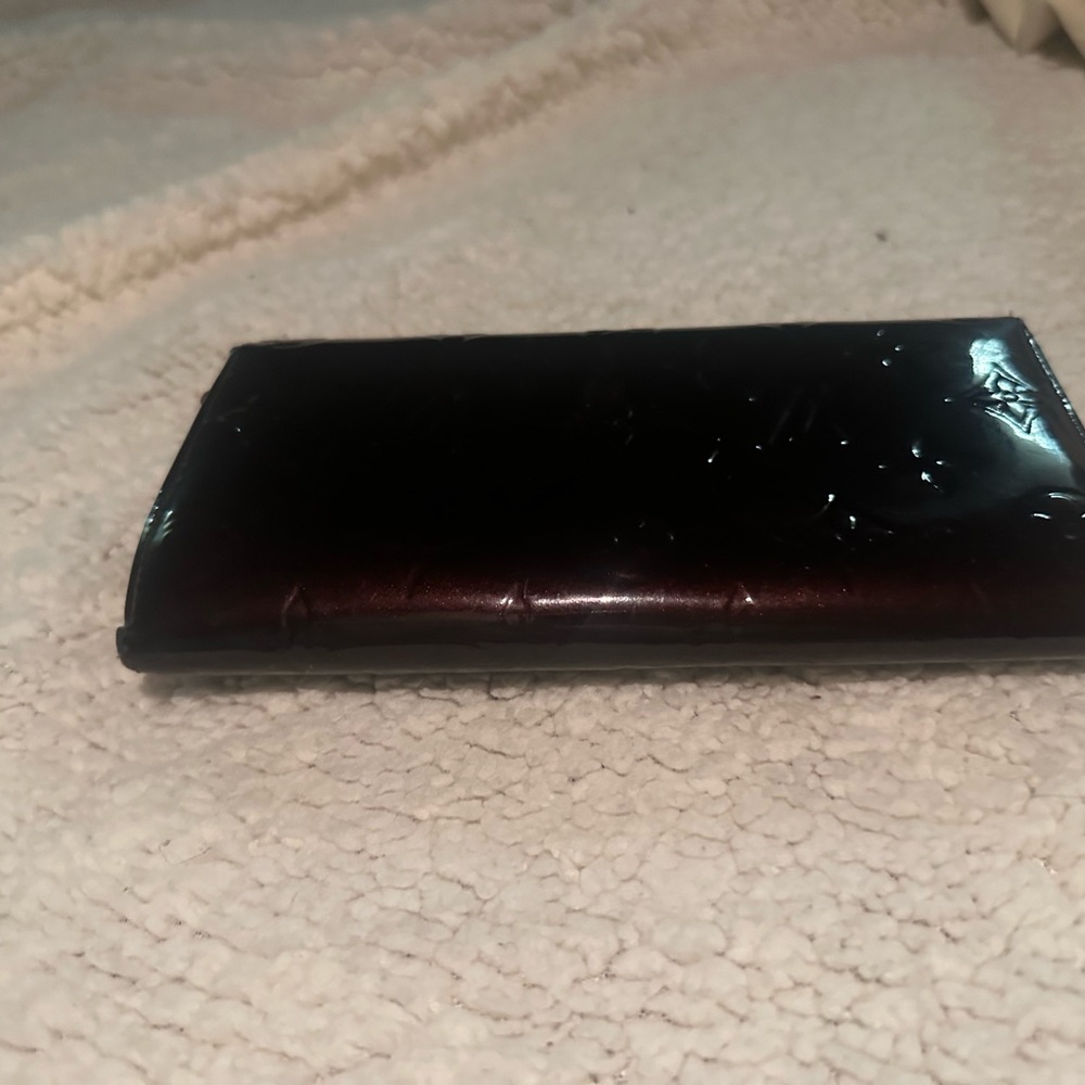 Louis Vuitton vernis Sarah wallet in violet/purple